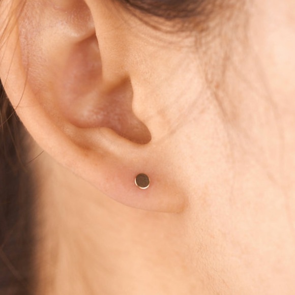 LUMO 14K gold flat disc stud earring.  New in box. Hand crafted. - Picture 2 of 5